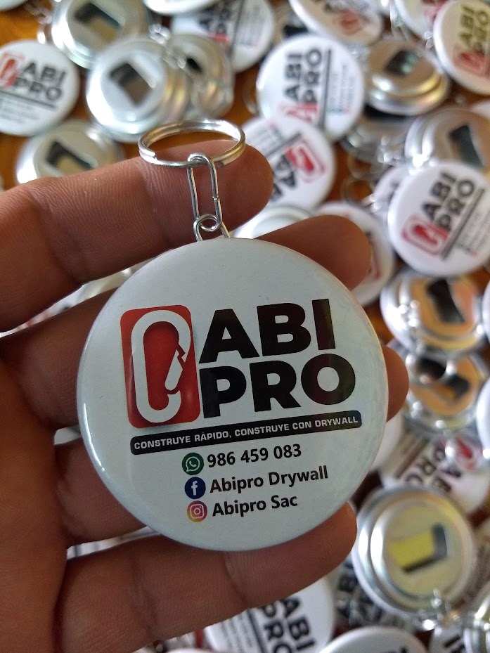 Llaveros destapadores personalizados con impresión a todo color