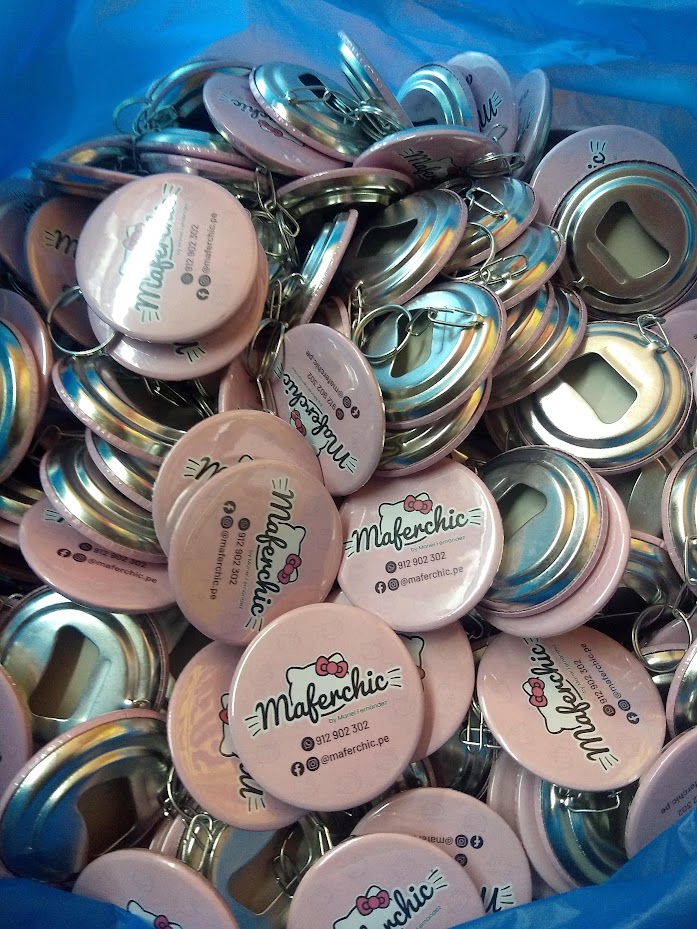 Llaveros destapadores personalizados con diseños exclusivos para empresas