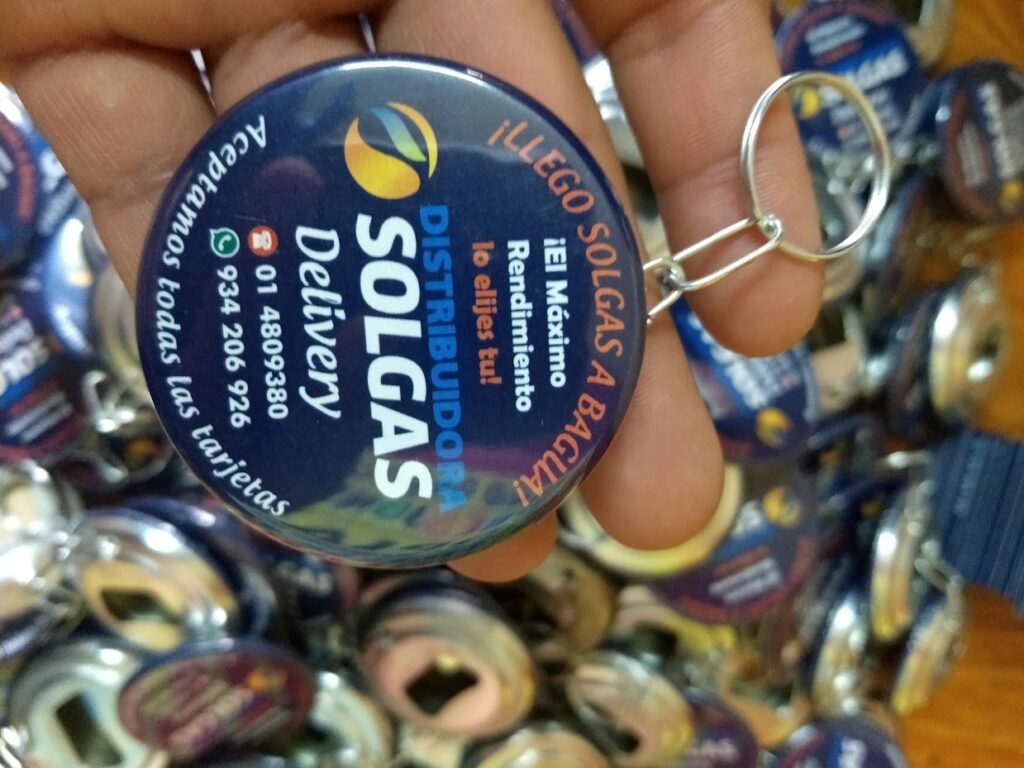 Llaveros destapadores personalizados para eventos corporativos y ferias