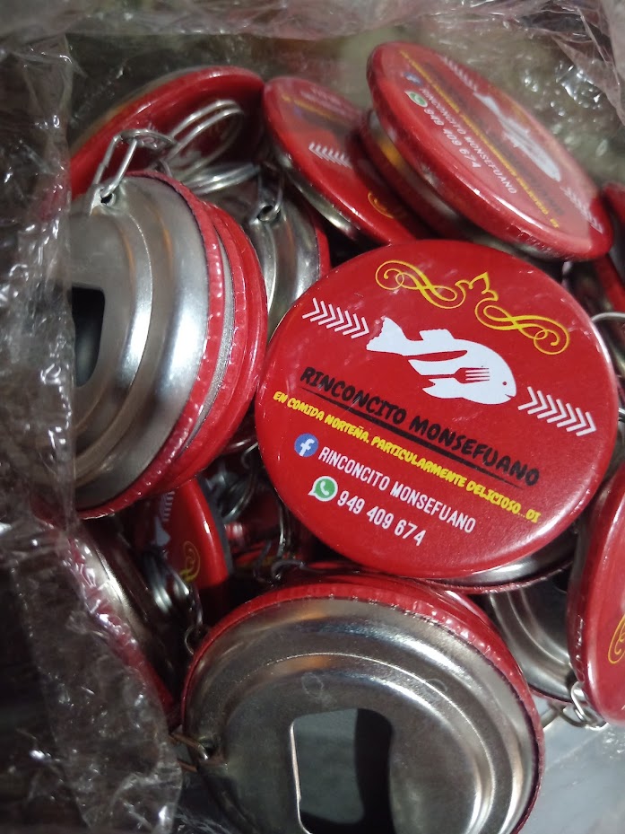 Llaveros destapadores personalizados con impresión de alta definición para empresas