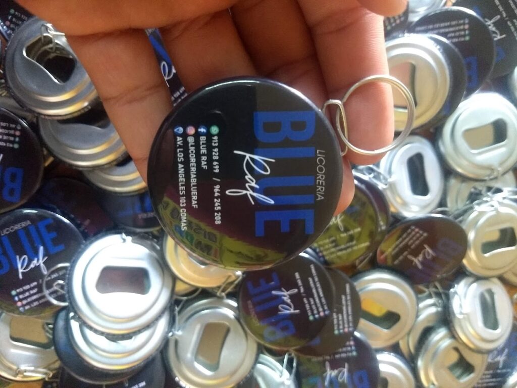 Llaveros destapadores publicitarios con diseños personalizados para negocios